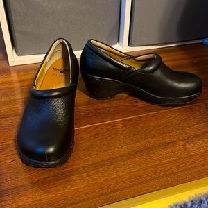 Nurse Mates Pillow top non slick size 7